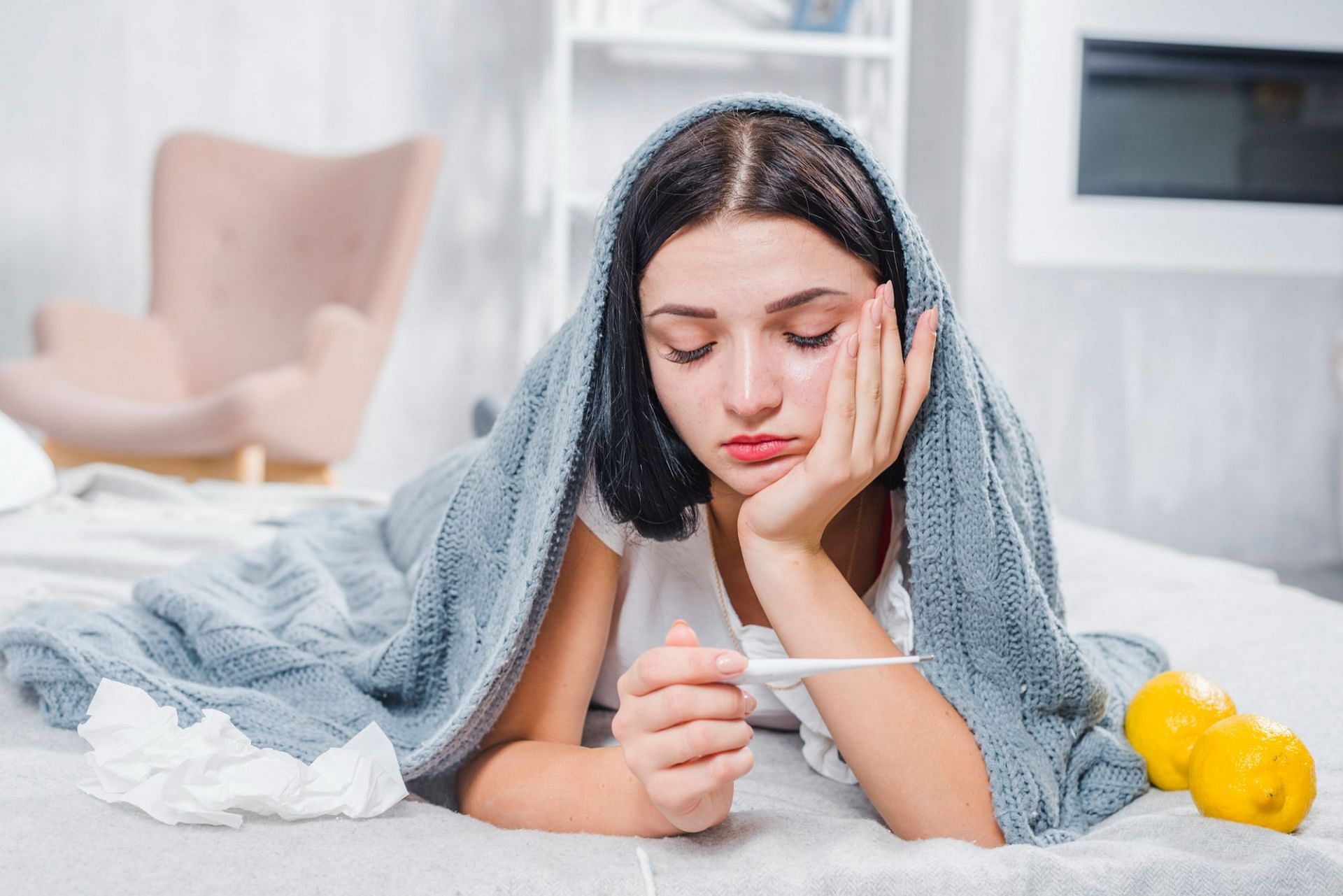 What does kidney pain feel like and can it cause fever? (Image by Freepik)